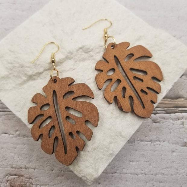 Treasure Wholesale - Monstera Leaf Wood Earrings