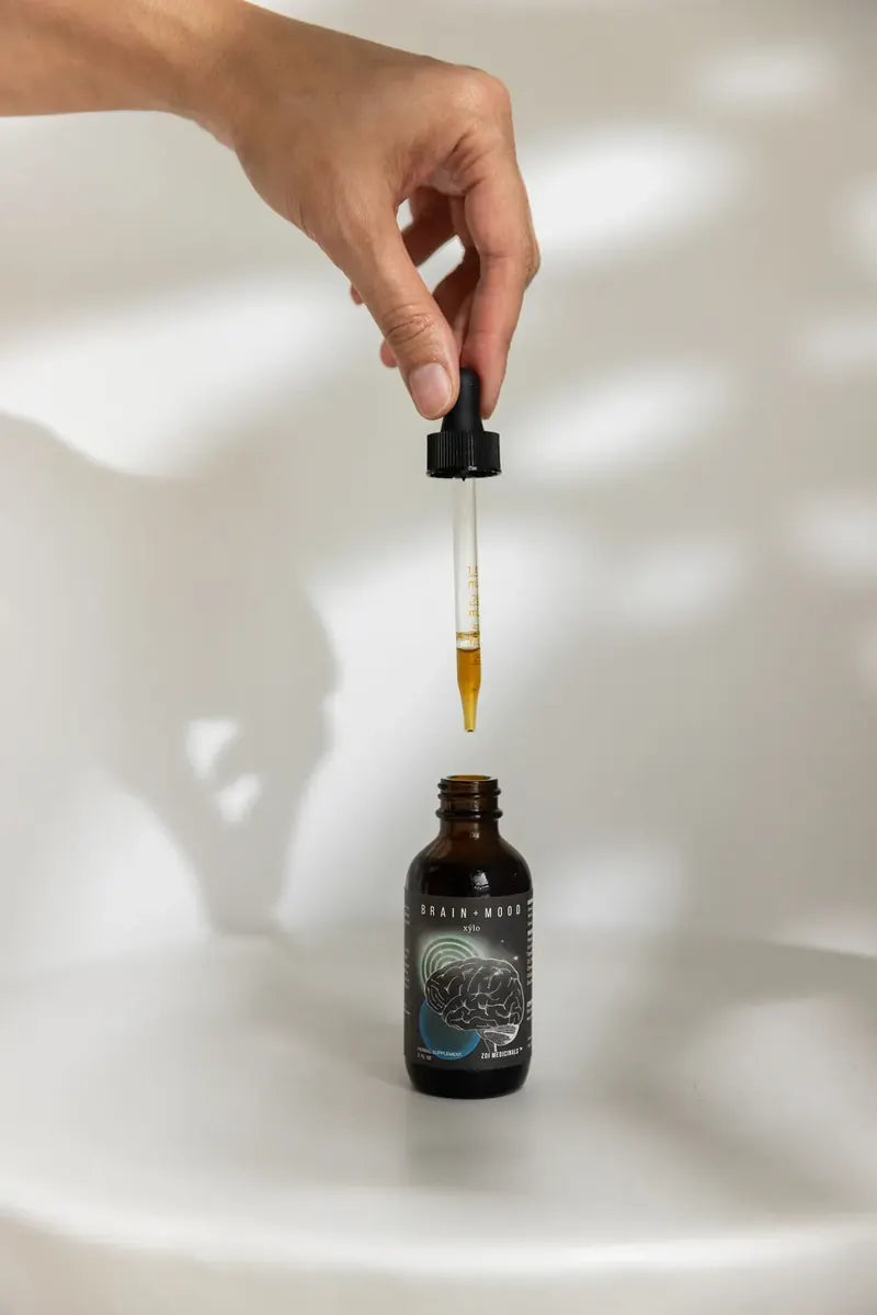 Brain + Mood · Xýlo dropper in the hand