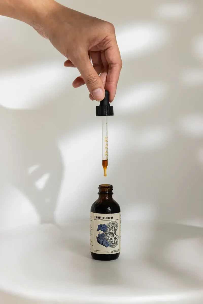 Kidney Meridian dropper in the hand
